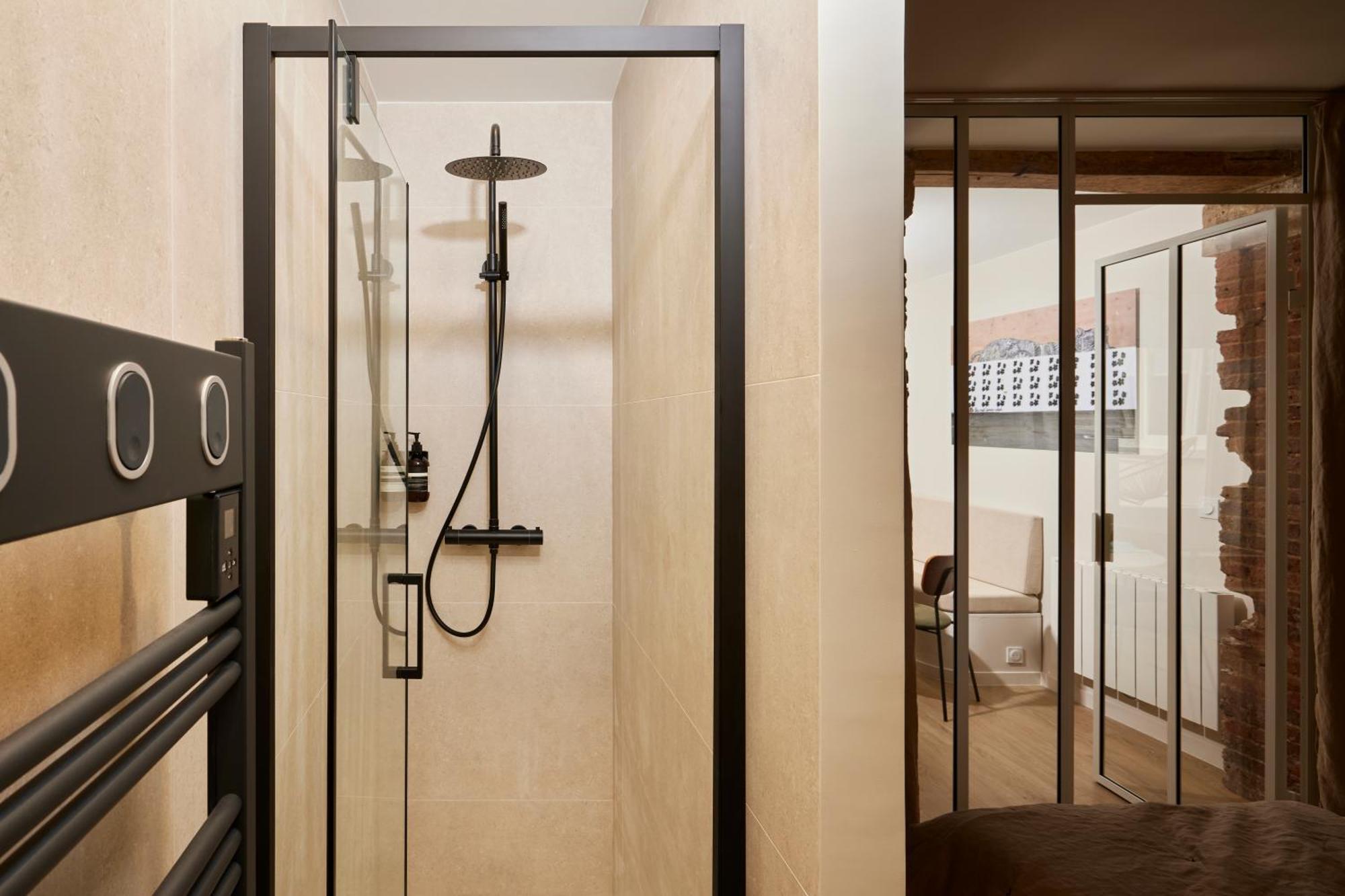 Stylish 2Br & 2Ba With Private Terrace Apartamento Paris Exterior foto