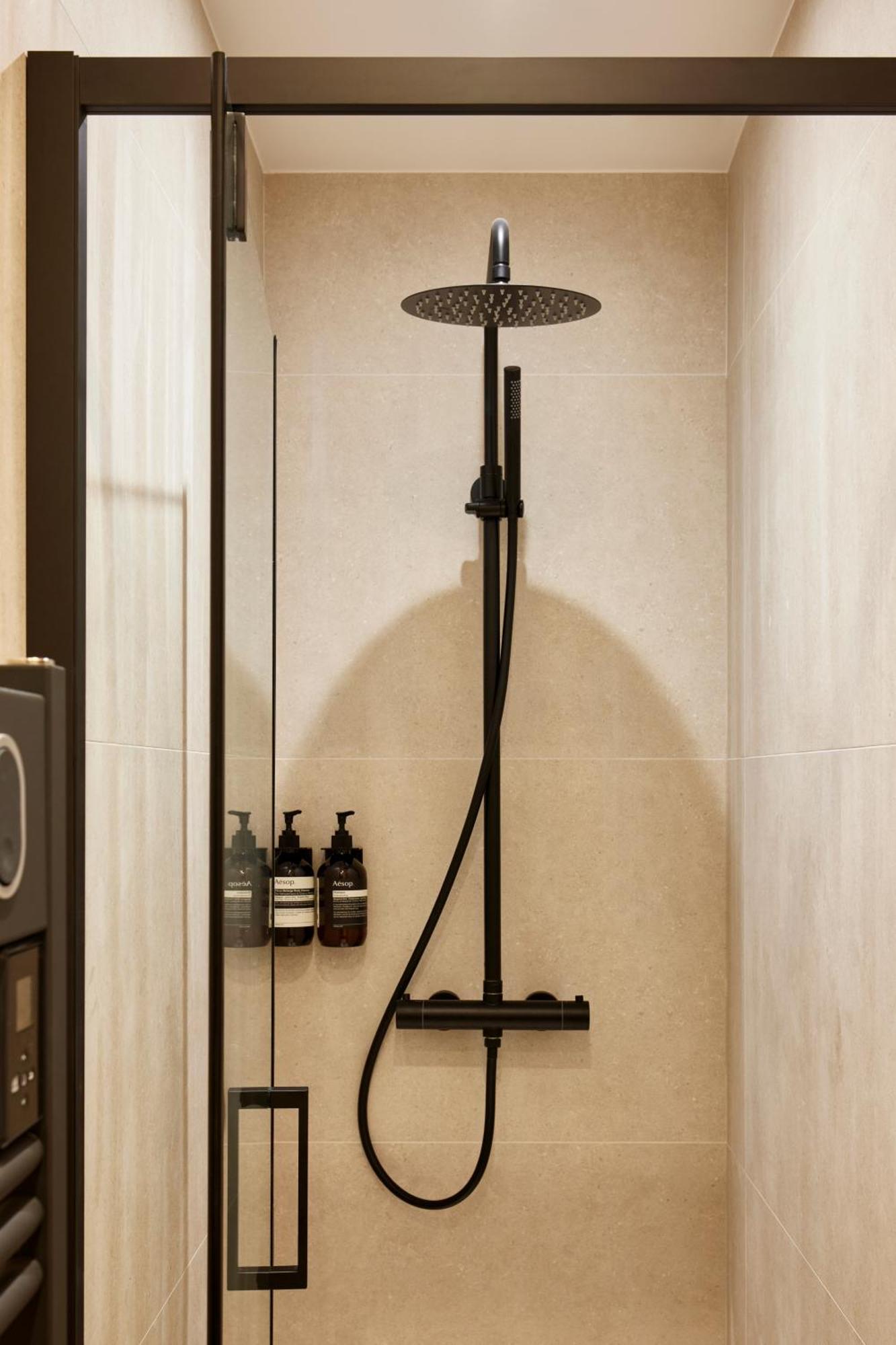 Stylish 2Br & 2Ba With Private Terrace Apartamento Paris Exterior foto